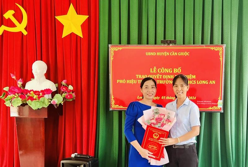 Công bố quyết định của UBND huyện Cần Giuộc về việc bổ nhiệm viên chức quản lý trường học – Trường TH&THCS Long An.